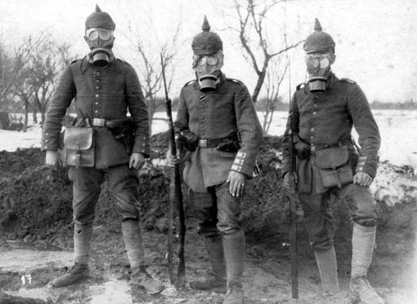 Солдаты Германии в противогазах Фото времён Первой мировой войны
