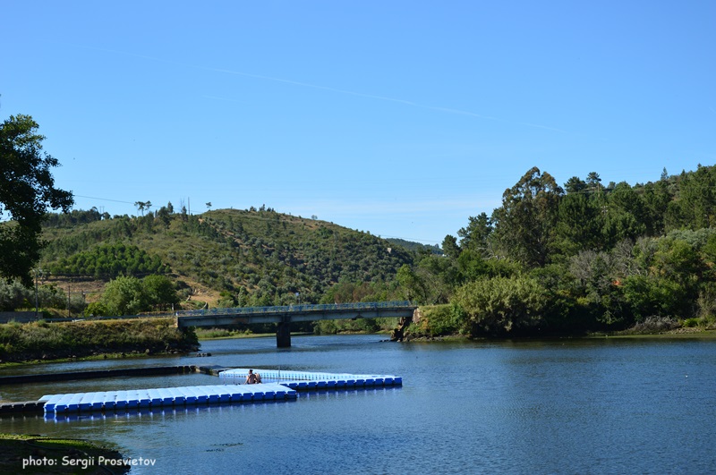 Купание на Praia Fluvial de Ortiga