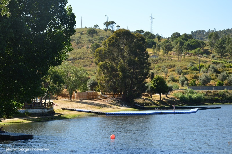 Купание на Praia Fluvial de Ortiga