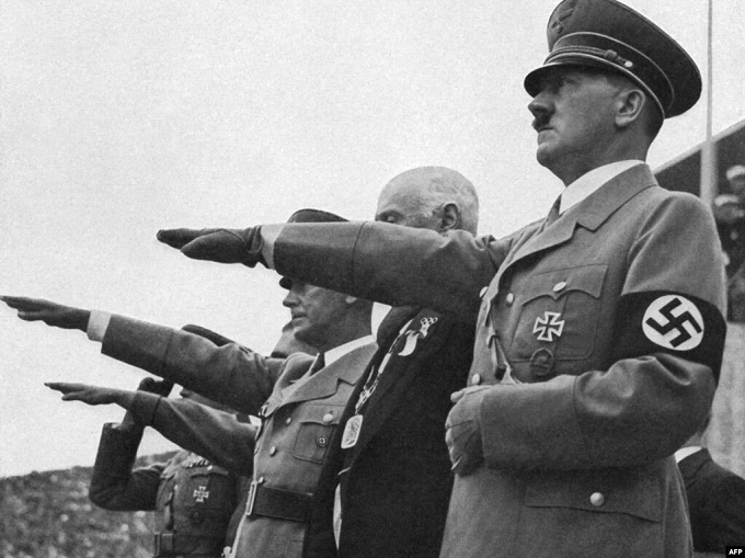 Гитлер на открытии летних Олимпийских игр в 1936 году в Берлине