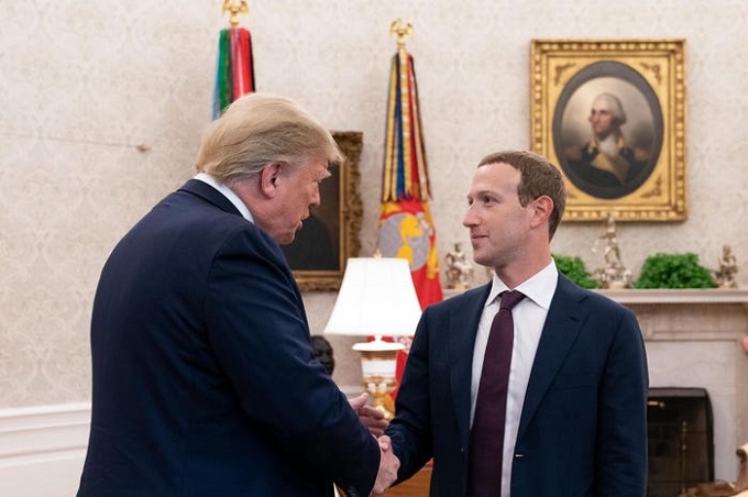 Президент Дональд Трамп поделился в Facebook фотографией встречи с Марком Цукербергом 19 сентября 2019 года