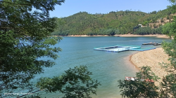 Купание на пляже Fluvial beach of Zaboeira